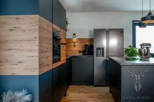 Black wood kitchenbar