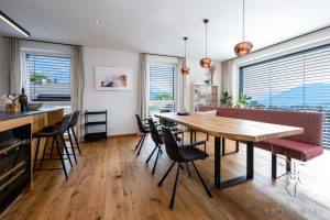 Oak table & kitchenbar with mountain view