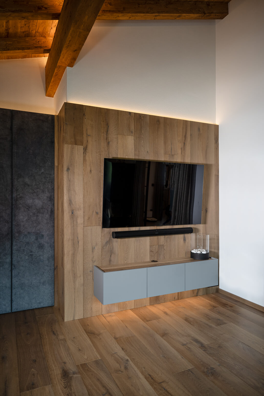 Oak tv wall with grey cabinets
