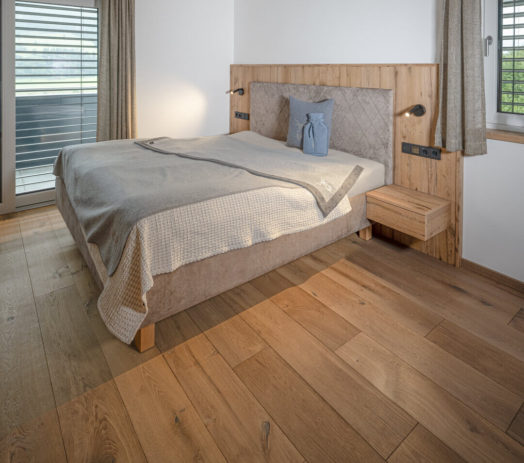 Oak bed
