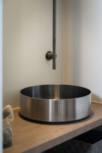 Bronze hanging tap