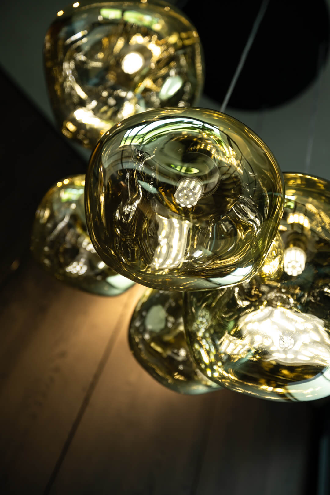 Clustered organic glass pendant lamp