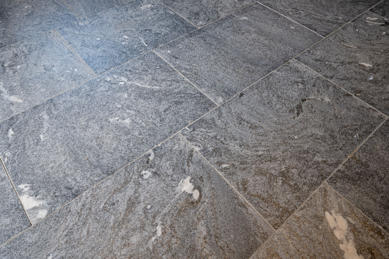 Alpine chalet with Rauriser natural stone floor.