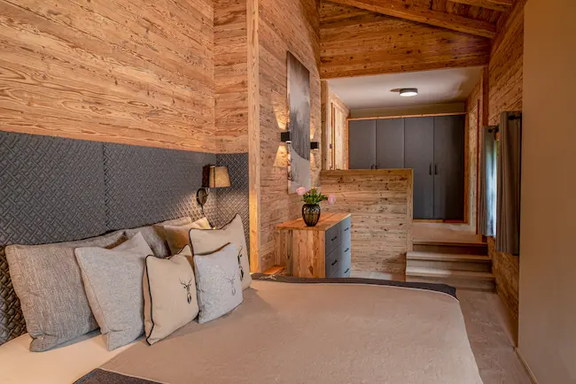 Master Bedroom – Chalet-style interior Master Bedroom – Chalet-style interior with reclaimed wood and a built-in wardrobe finished with wool felt.