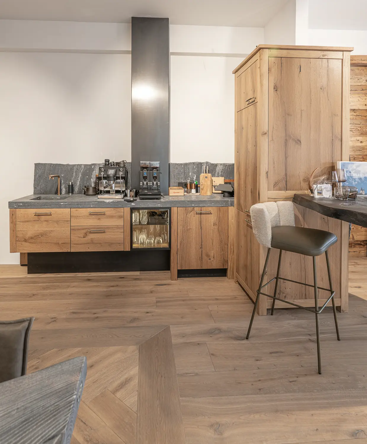 Smal oak kitchen