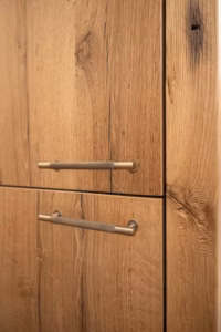 Oak kabinet carpentry