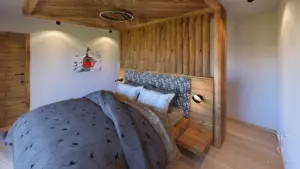 Chalet master bedroom chalet