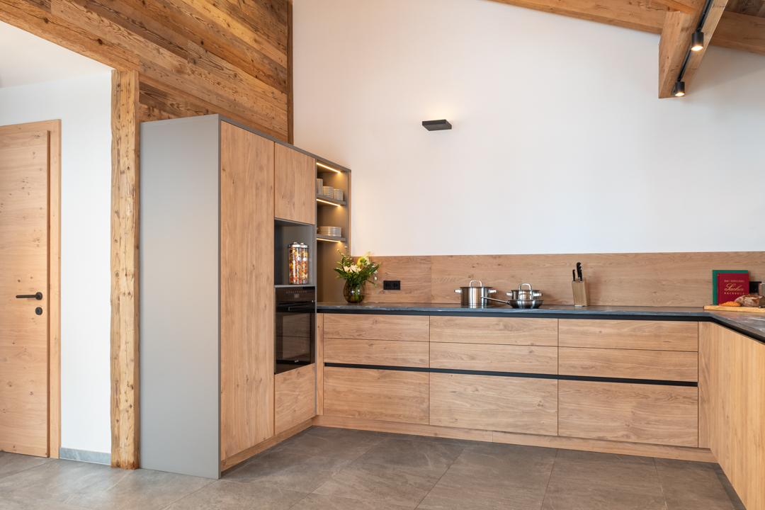 Light oak kitchen U shape