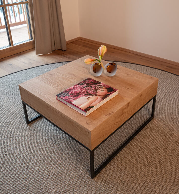 Side table oak