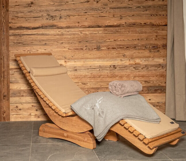 Wellness with wooden lounge chair