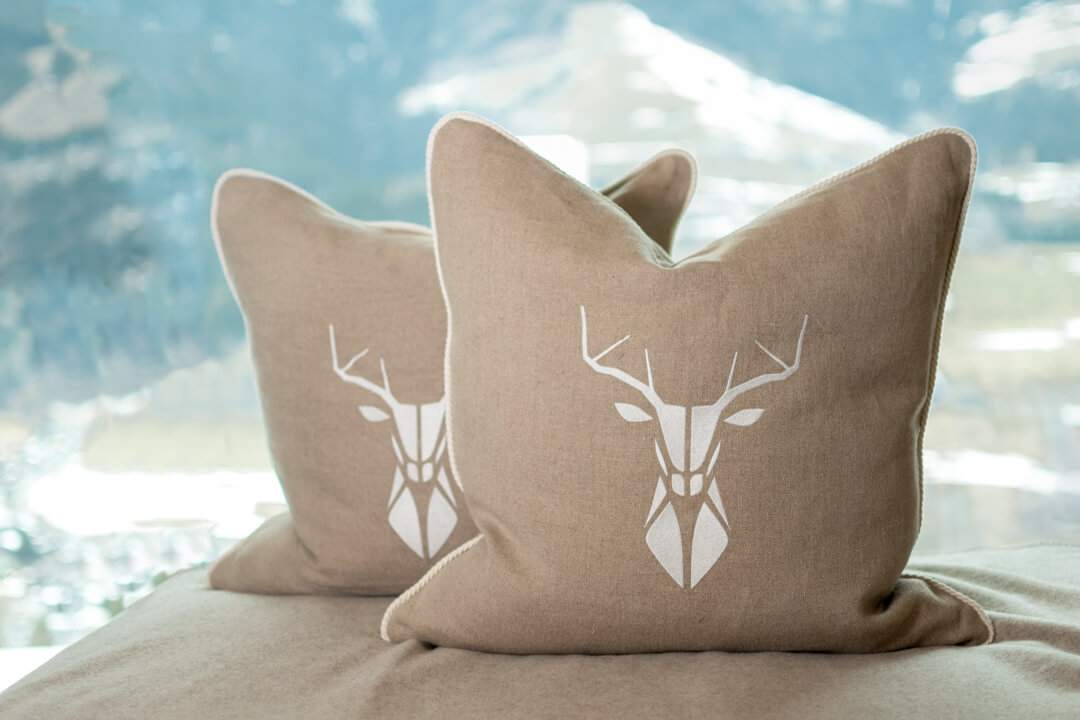 Linnen pillows with stag