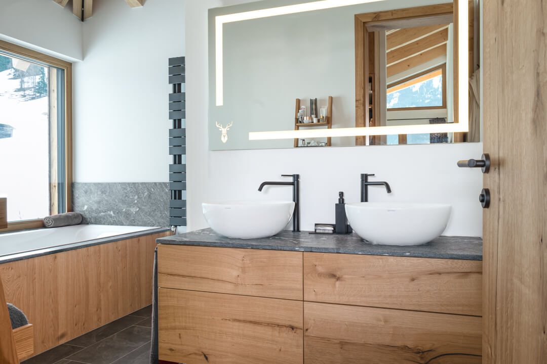 Oak furniture bathroom made-to-measure